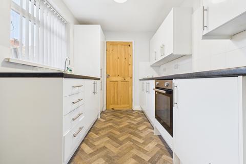 2 bedroom terraced house to rent, Thoresby Street, HU5