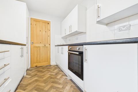 2 bedroom terraced house to rent, Thoresby Street, HU5