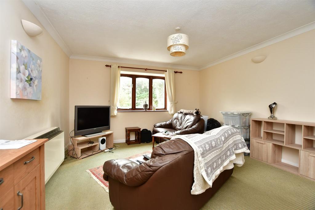 Wickham Close, Newington, Sittingbourne, Kent 1 bed flat £150,000