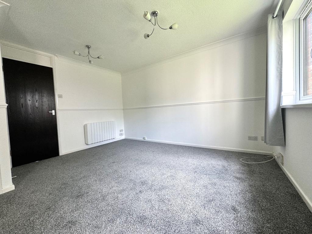 Finch Close, Plymouth PL3 2 bed flat to rent £850 pcm (£196 pw)
