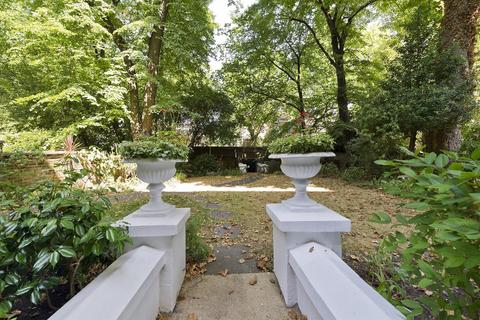 Studio for sale, Holland Park, London, W11