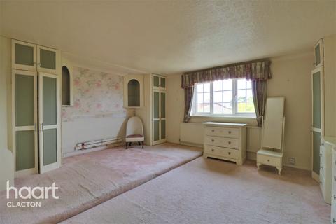 4 bedroom detached house for sale - First Avenue, Clacton-On-Sea