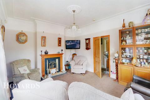 4 bedroom detached bungalow for sale, Yarmouth Road, Lowestoft