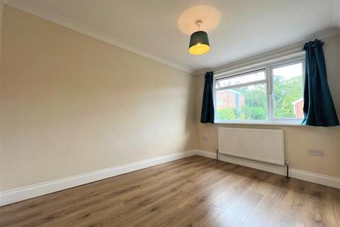 3 bedroom terraced house to rent, Camberley