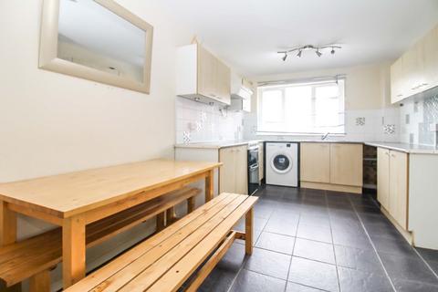 3 bedroom terraced house to rent, First Avenue, Armley, Leeds, LS12