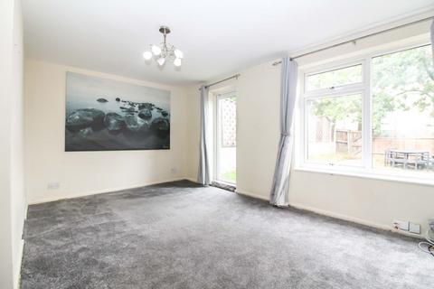 3 bedroom terraced house to rent, First Avenue, Armley, Leeds, LS12