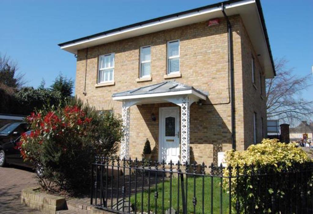 Vale Road, Northfleet, Gravesend, Kent 4 bed detached house £1,800
