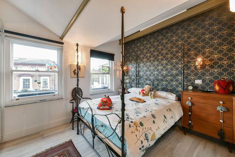 3 bedroom maisonette for sale - New Cross Road, Lewisham, London, SE14