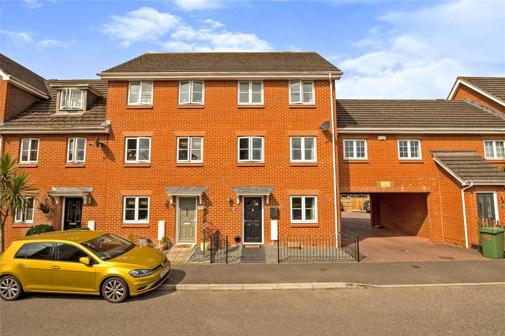 Vixen Drive, Aldershot, Hampshire, GU12 4 bed end of terrace house £