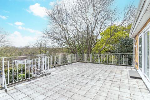 3 bedroom flat for sale, Private Road, Enfield, Greater London, EN1