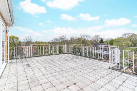 3 bedroom flat for sale, Private Road, Enfield, Greater London, EN1