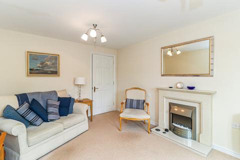 2 bedroom flat for sale - Nanterre Court, 63-67 Hempstead Road, Watford, Herts, WD17