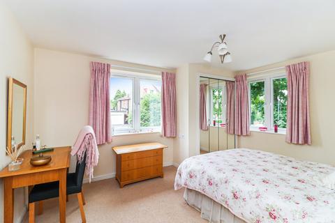 2 bedroom flat for sale - Nanterre Court, 63-67 Hempstead Road, Watford, Herts, WD17