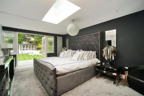 63b The Crescent, Cheam, Sutton, SM2 7BT