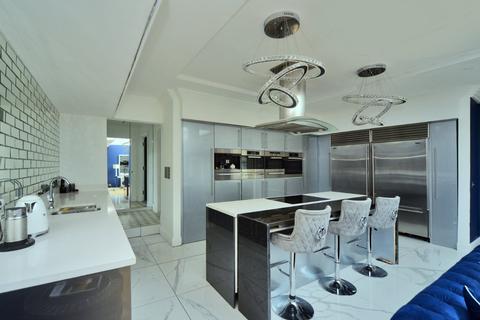 63b The Crescent, Cheam, Sutton, SM2 7BT