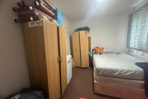 1 bedroom in a house share to rent, The Drive, Wembley HA9