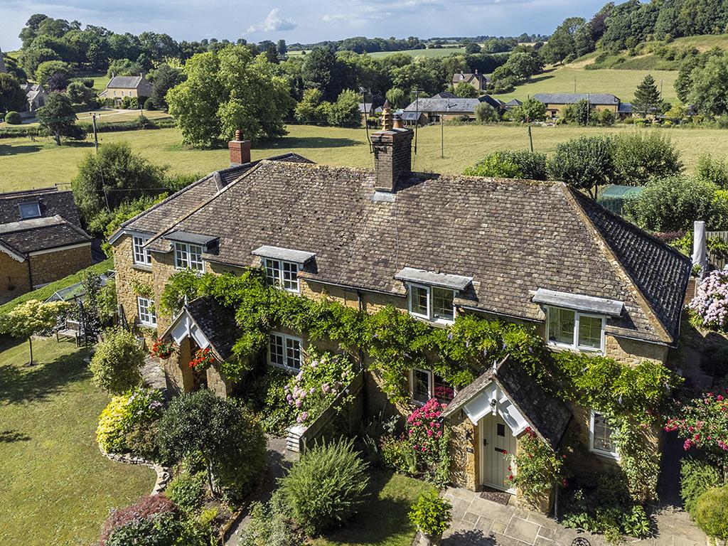 Hockley Lane, Compton Pauncefoot... 2 bed semidetached house £489,950