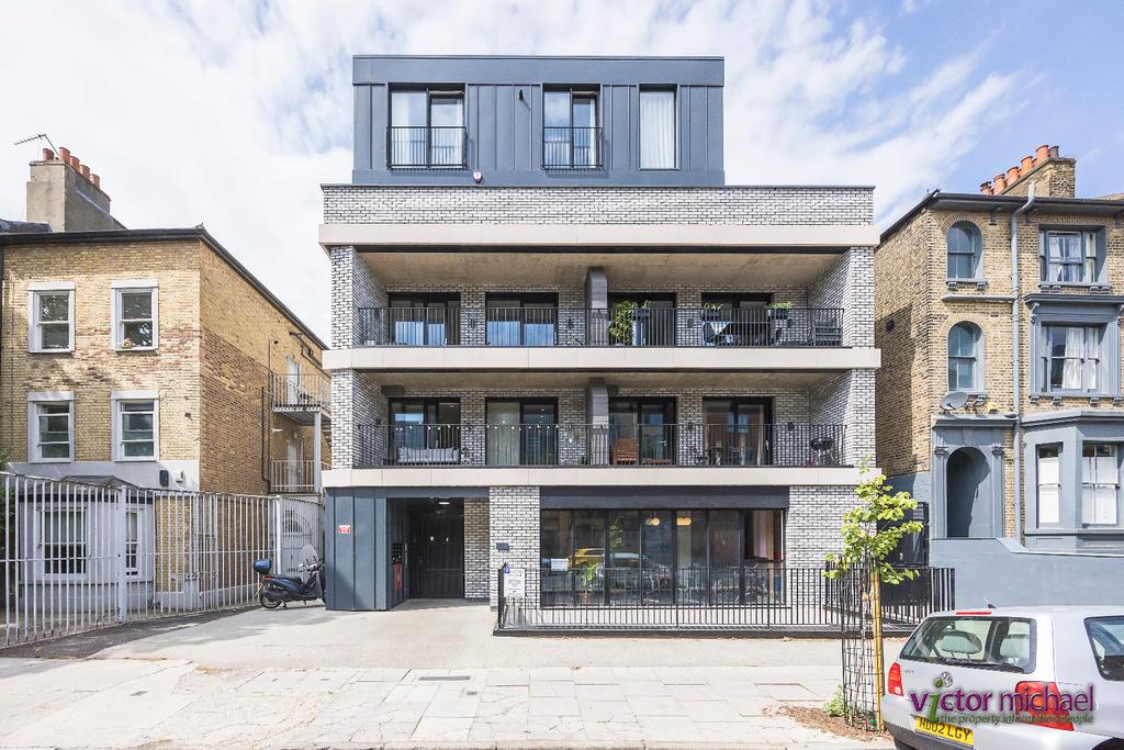 Shore Road, London, Greater London, E9 Property for sale £550,000