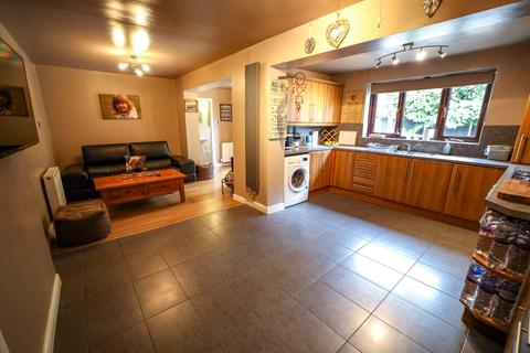 16 Avery Square, Haydock, St Helens, WA11 0XB
