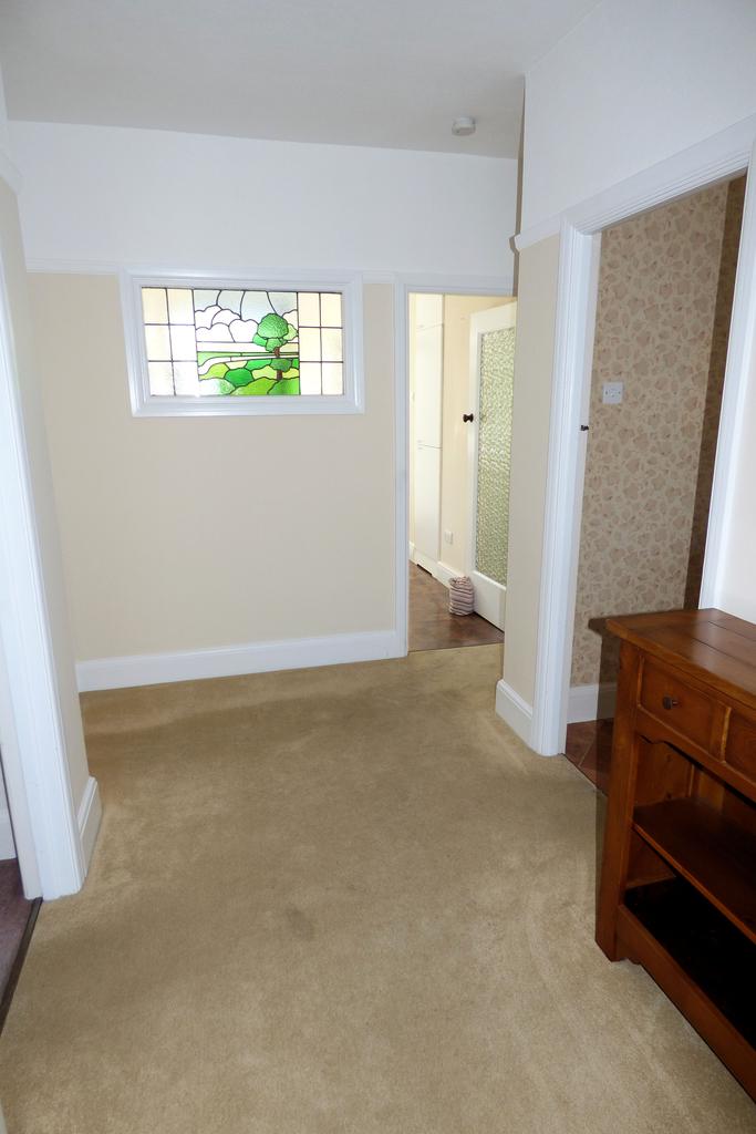 Spenser Crescent, Upminster RM14 2 bed semidetached bungalow £650,000