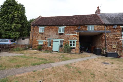 2 bedroom cottage to rent, The Green, Hardingstone, NN4