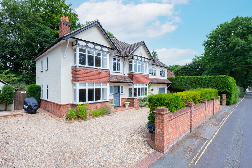 Sycamore Road, Farnborough, GU14 5 bed detached house £1,200,000