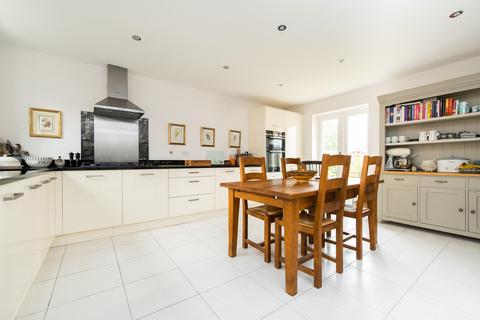 5 bedroom village house for sale, Skylark Road, Alderminster, Warwickshire, CV37.