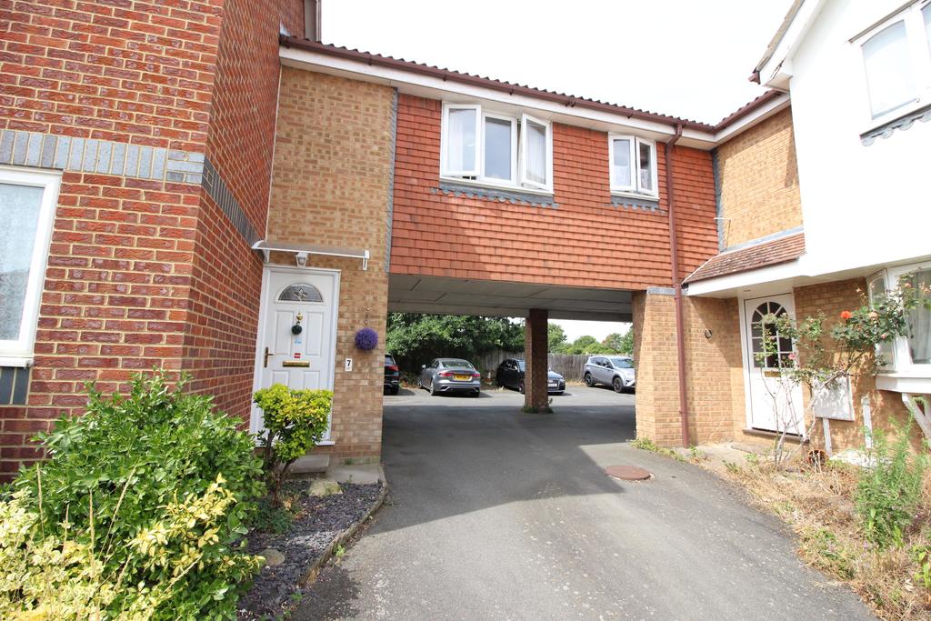 Mendip Close, Worcester Park KT4 1 bed for sale £285,000