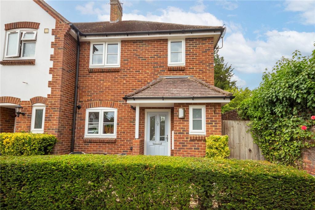 Totton Mews, High Street, Redbourn, St. Albans 2 bed end of terrace