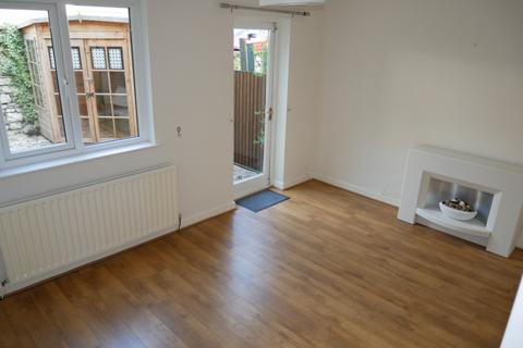 2 bedroom terraced house to rent, Elm Court, Kendal.