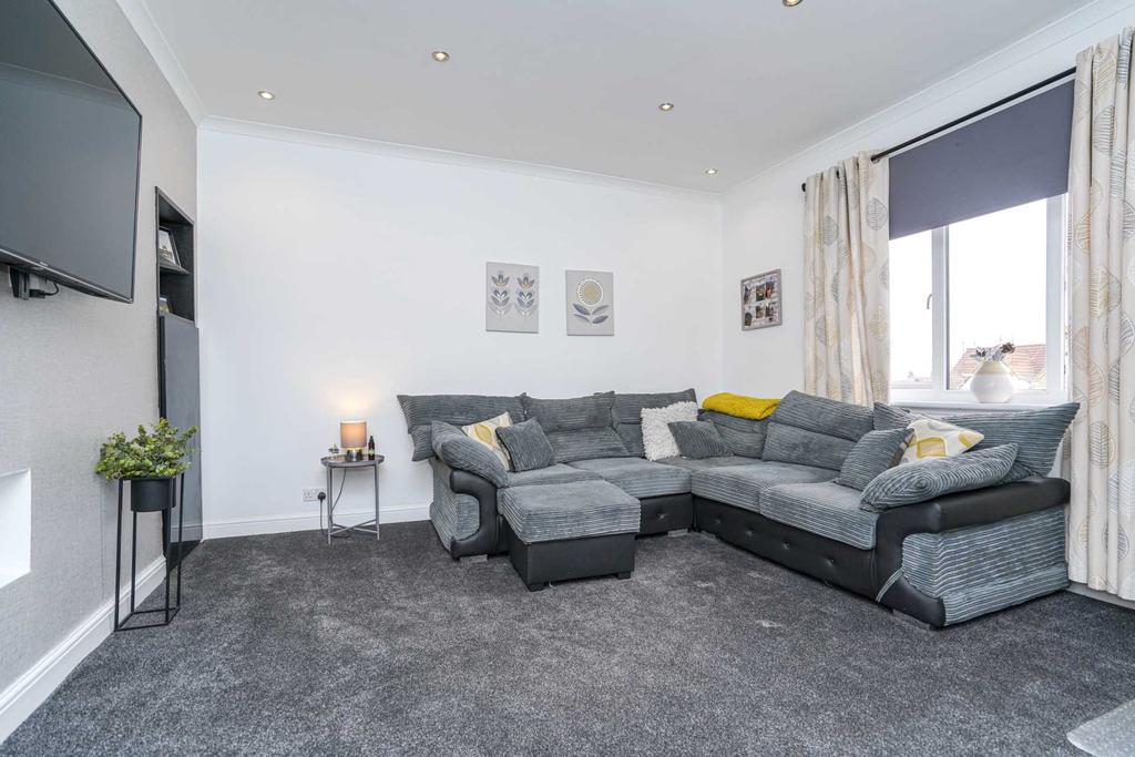 Bellfield Crescent, Barrhead 2 bed cottage £105,000