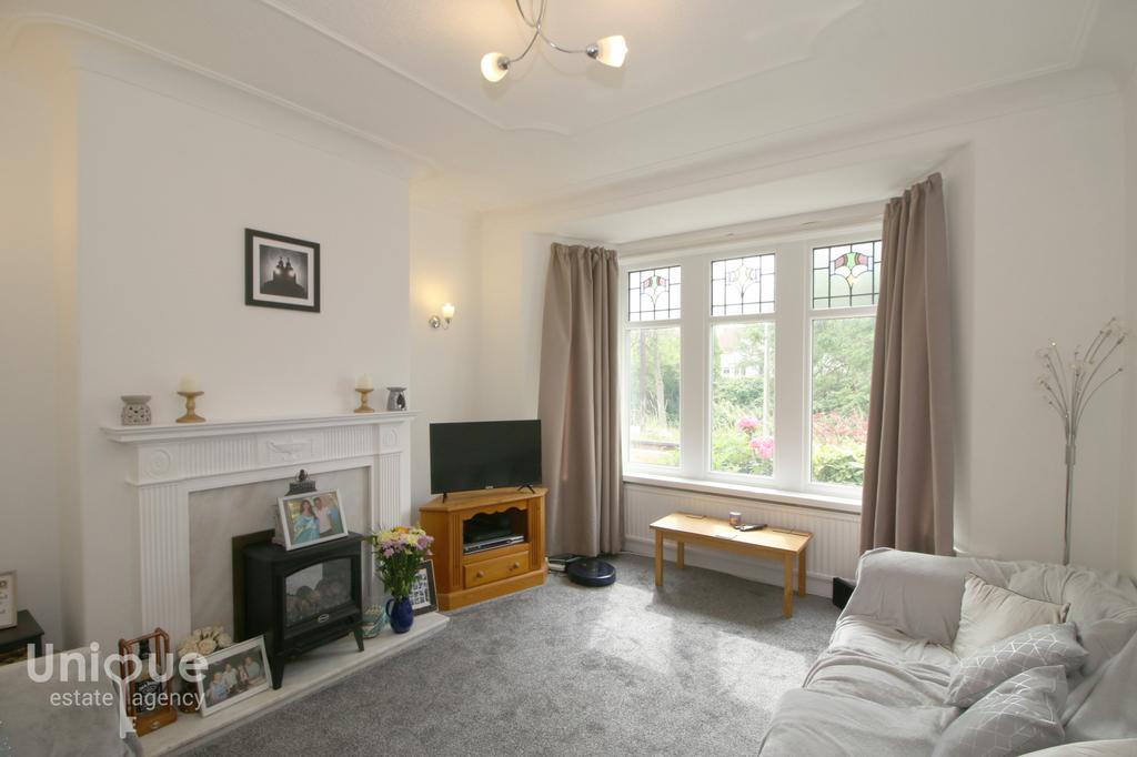 Devonshire Road, Blackpool, FY2 3 bed semidetached house for sale £