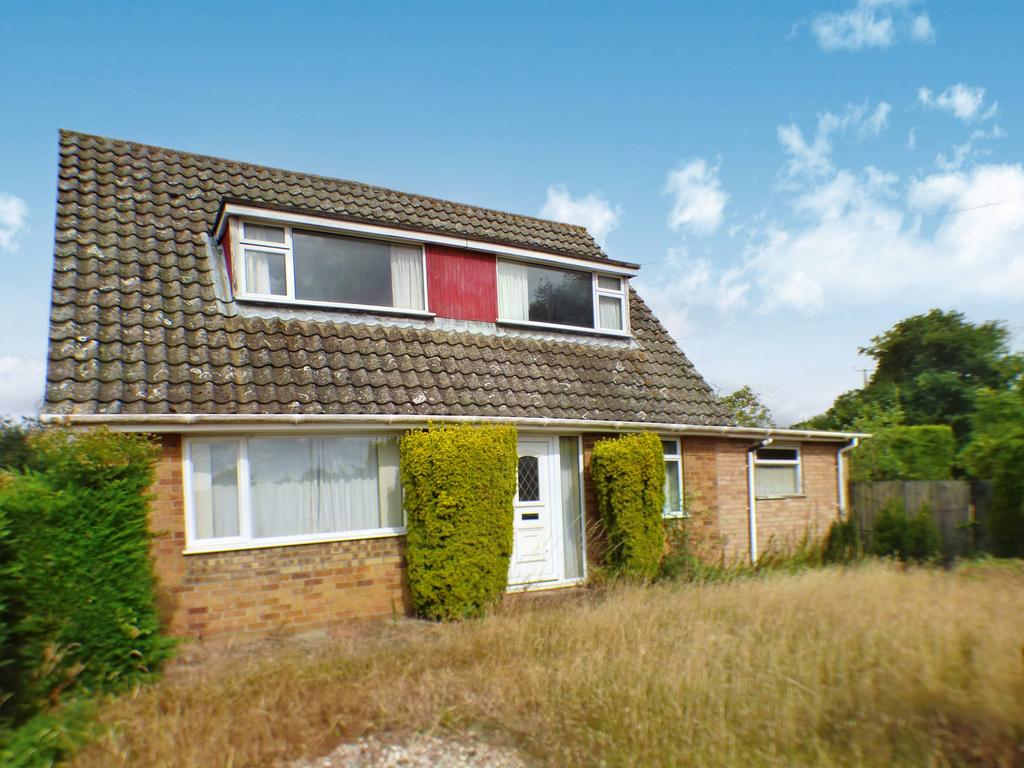Lodge Road, Tivetshall St. Margaret NR15 2 bed detached house £320,000