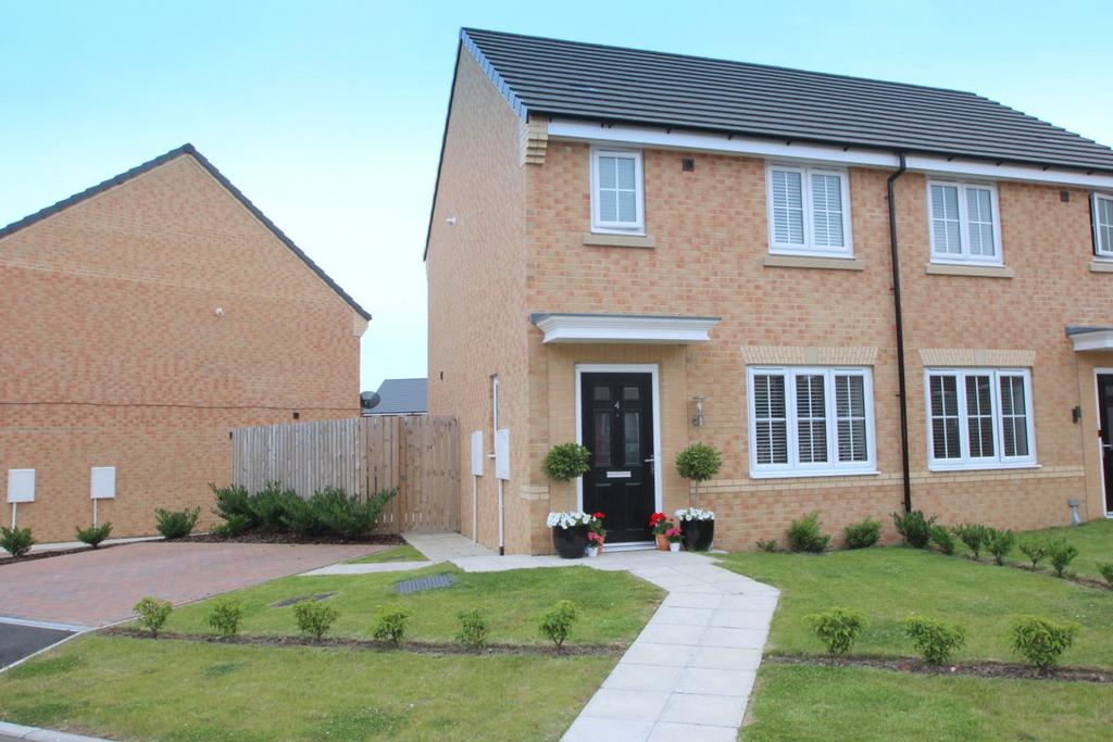 Clover Way, Portland Wynd, Blyth, NE24 2 bed semidetached house £159,950