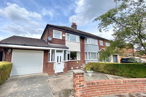 3 bedroom semi-detached house for sale - Beauvale Avenue, Offerton, Stockport, SK2