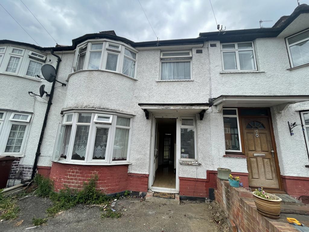 Abercorn Crescent, Harrow, HA2 3 bed terraced house £1,800 pcm (£415 pw)