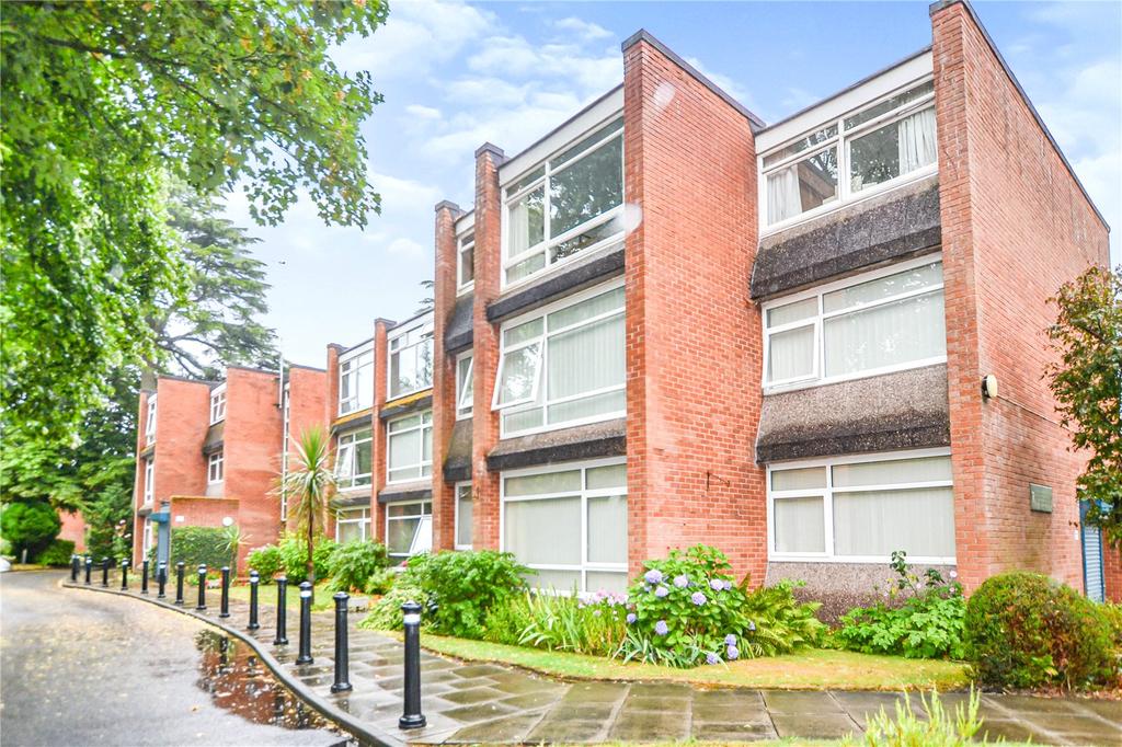 Moss Manor, Sale, Cheshire, M33 2 bed apartment £850 pcm (£196 pw)