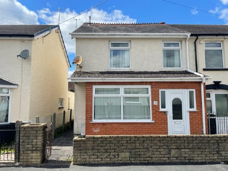 Gough Avenue, Ystradgynlais, Swansea. 3 bed semidetached house for