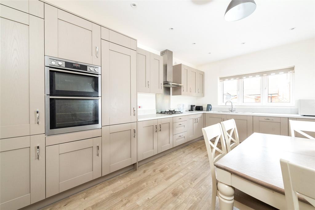 Kitchen/B'fast Room