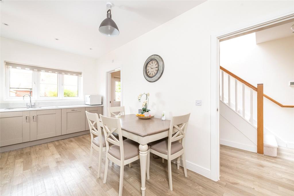 Kitchen/B'fast Room