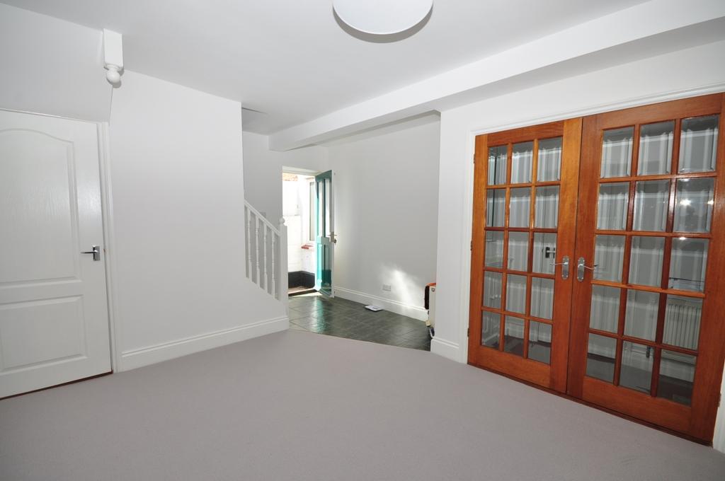 Tower Street Emsworth PO10 2 bed cottage £1,150 pcm (£265 pw)
