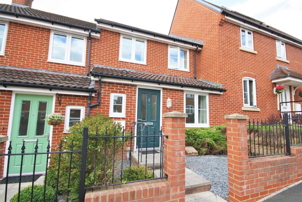 Beaufort Avenue, Royal Wootton Bassett, SN4 7FP 3 bed terraced house