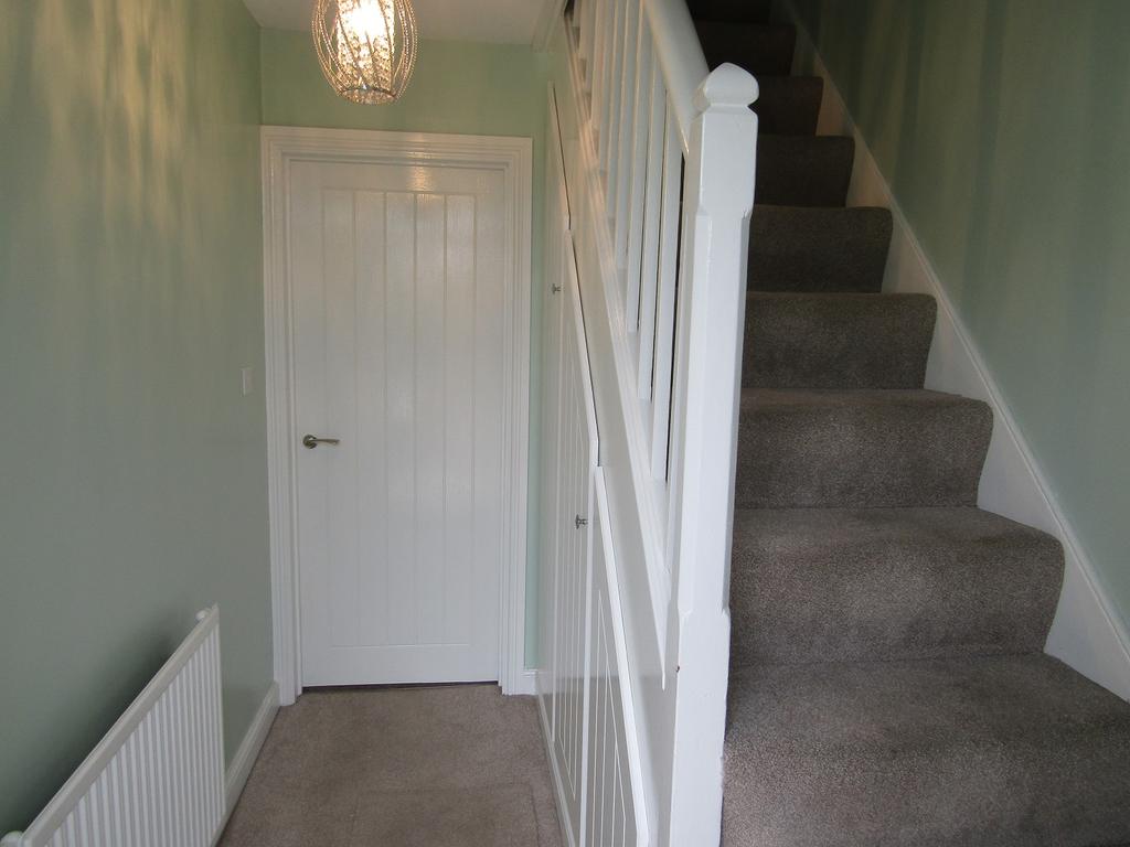 Lon Hir, Alltwen, Pontardawe... 2 bed terraced house £160,000