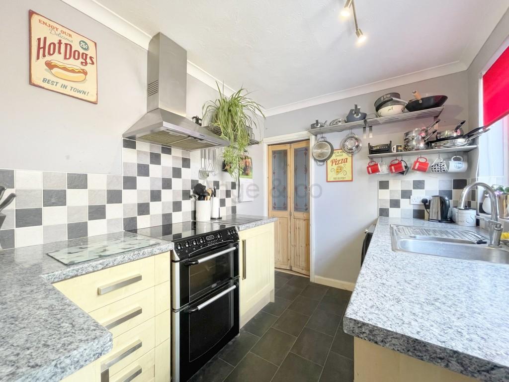 The Avenue, Pakefield, Lowestoft 2 bed terraced house £220,000