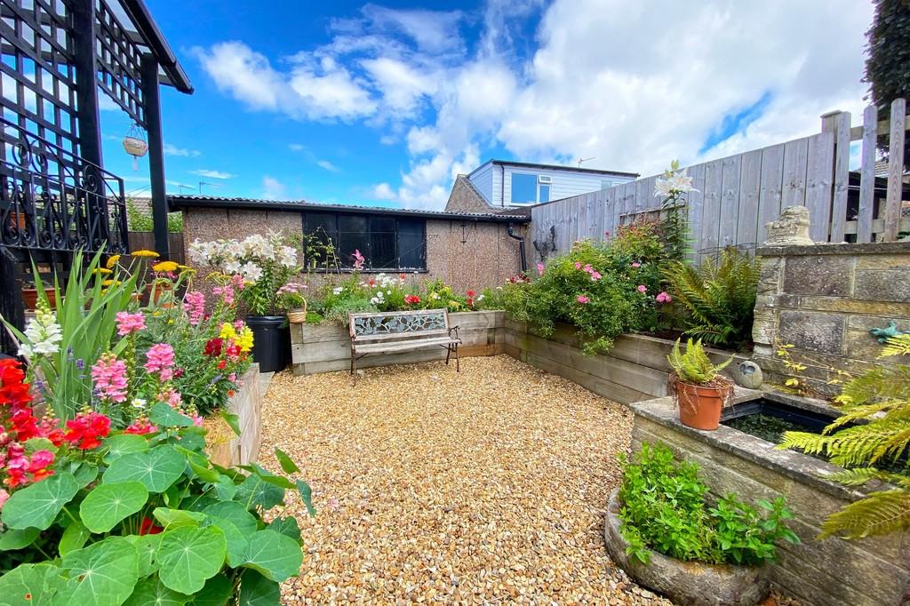 Ripley Drive, Harrogate 2 bed semidetached bungalow £260,000