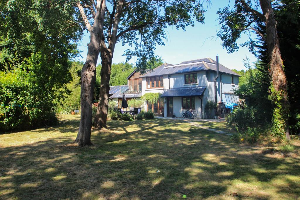 New Road, Wootton Bridge 5 bed detached house £3,950 pcm (£912 pw)