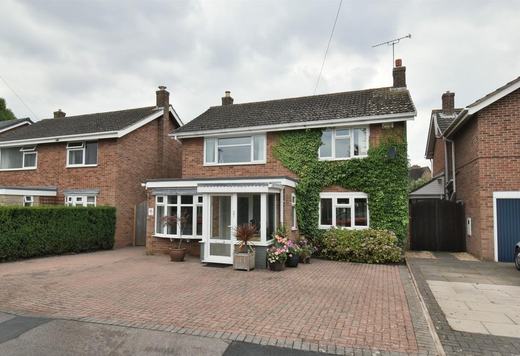 Meadow Rise, BartonunderNeedwood 4 bed detached house £575,000
