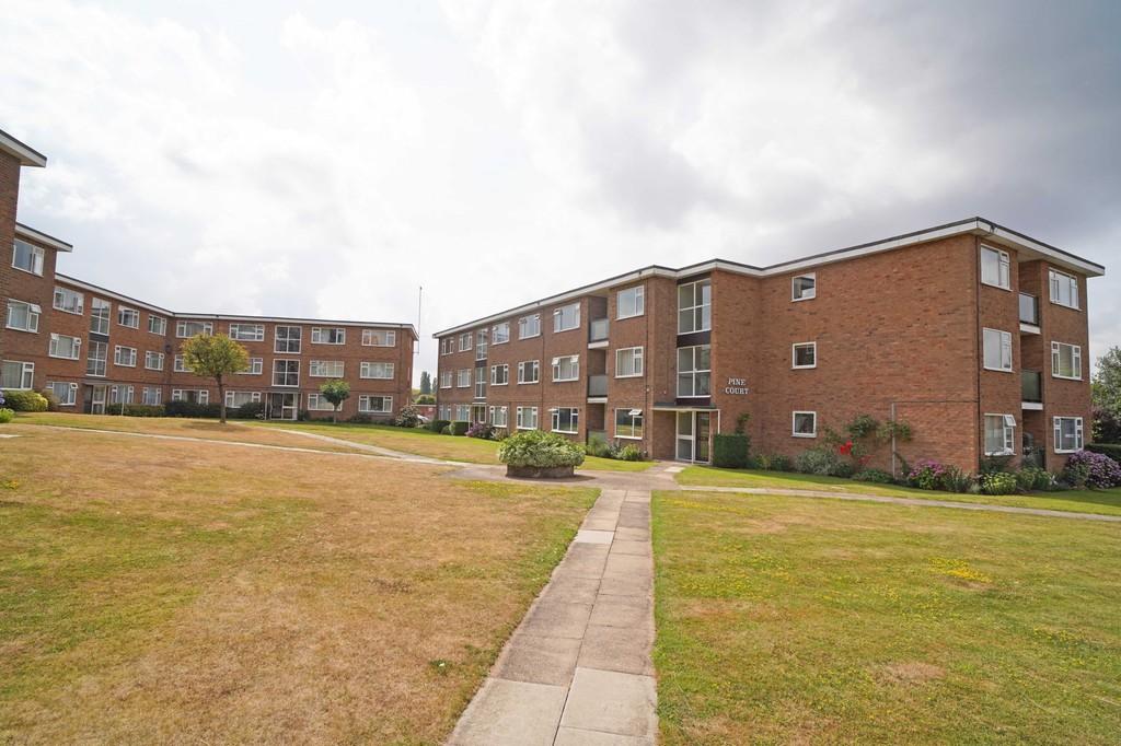 Pine Court, Leamington Spa 2 bed apartment £190,000