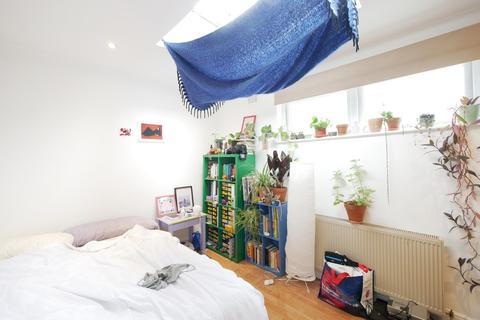 3 bedroom mews to rent - Evering Road, London, N16