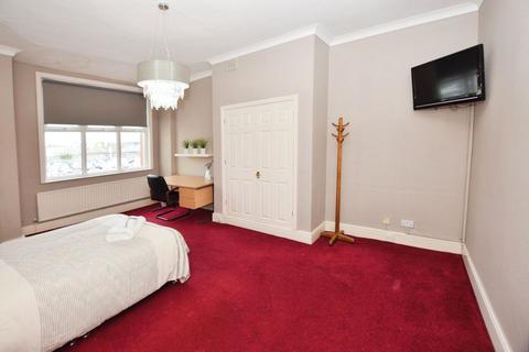 1 bedroom in a house share to rent, The Crescent, Salford, M5